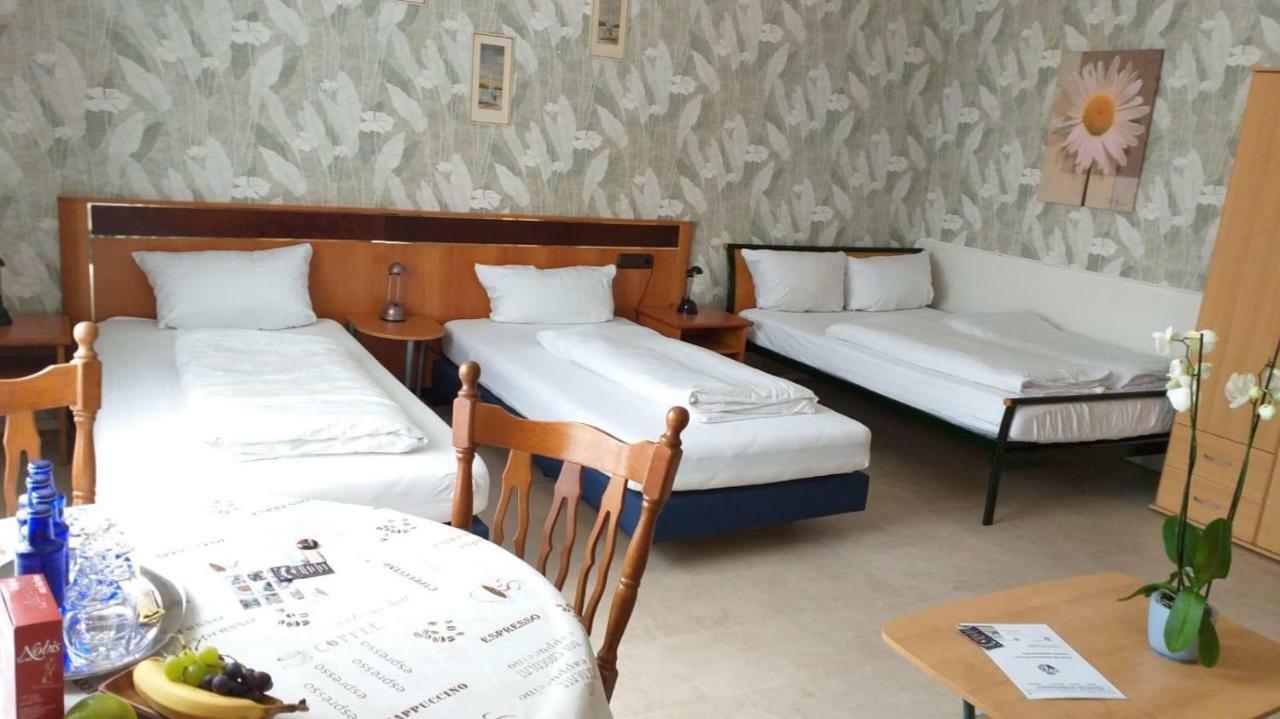 Gaestezimmer Siminciuc Hotel Аахен Екстериор снимка